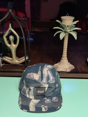 HUF Navy Graphic 5-Panel Cap with Beige Accents